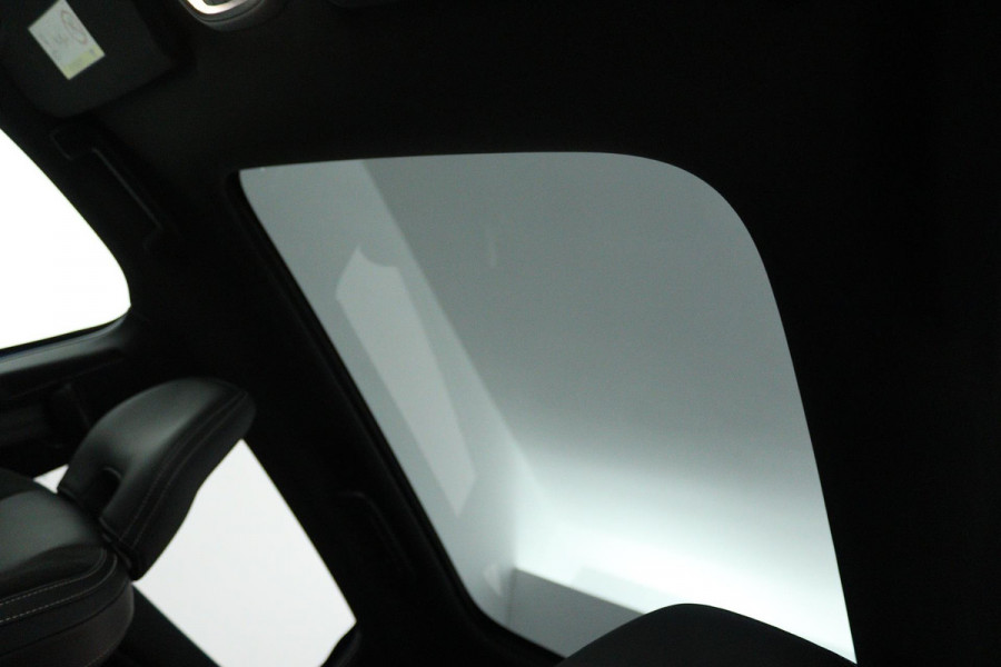 Volvo V40 1.5 T3 Polar+ Sport (STOELVERWARING, ACHTERUITRIJCAMERA, CRUISE CONTROL, PARKEERSENSOREN, NAVIGATIE, NL-AUTO)