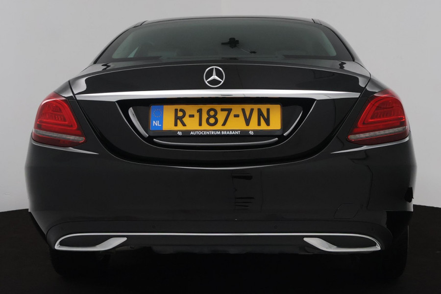 Mercedes-Benz C-Klasse 200 Premium Plus Pack (SFEERVERLICHTING, STOELVERWARMING, ACHTERUITRIJCAMERA, ELEKTR STOELEN, NL-AUTO)