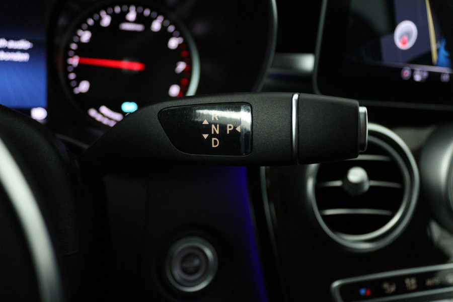 Mercedes-Benz C-Klasse 200 Premium Plus Pack (SFEERVERLICHTING, STOELVERWARMING, ACHTERUITRIJCAMERA, ELEKTR STOELEN, NL-AUTO)