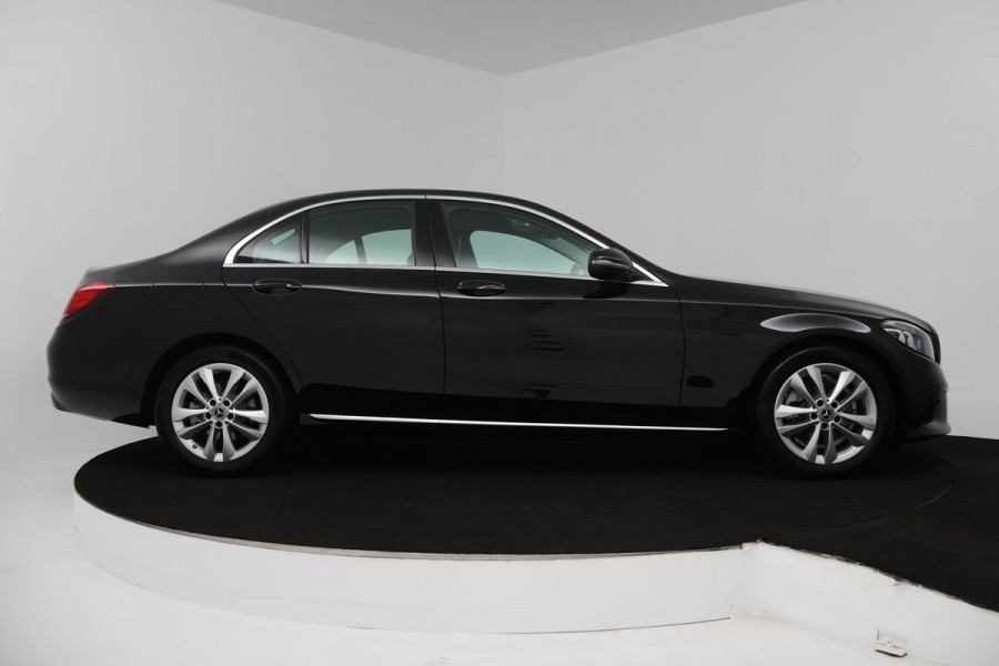 Mercedes-Benz C-Klasse 200 Premium Plus Pack (SFEERVERLICHTING, STOELVERWARMING, ACHTERUITRIJCAMERA, ELEKTR STOELEN, NL-AUTO)
