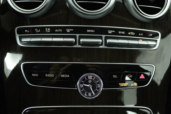 Mercedes-Benz C-Klasse 200 Premium Plus Pack (SFEERVERLICHTING, STOELVERWARMING, ACHTERUITRIJCAMERA, ELEKTR STOELEN, NL-AUTO)