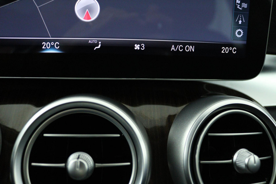 Mercedes-Benz C-Klasse 200 Premium Plus Pack (SFEERVERLICHTING, STOELVERWARMING, ACHTERUITRIJCAMERA, ELEKTR STOELEN, NL-AUTO)