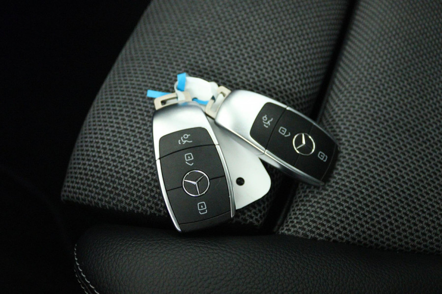 Mercedes-Benz C-Klasse 200 Premium Plus Pack (SFEERVERLICHTING, STOELVERWARMING, ACHTERUITRIJCAMERA, ELEKTR STOELEN, NL-AUTO)