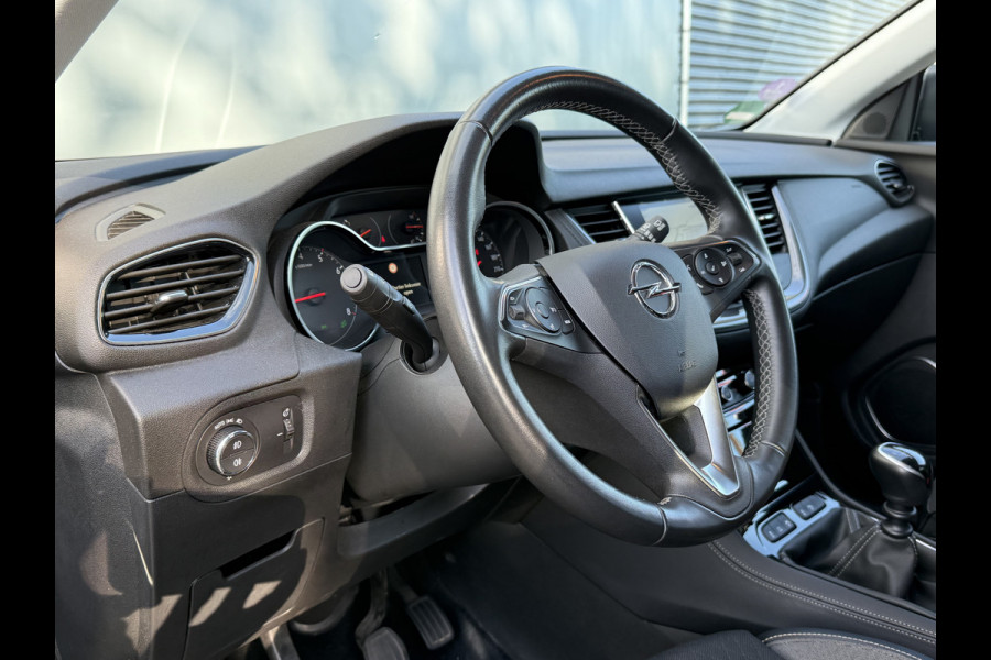 Opel Grandland X BWJ 11-2020 1.2T 131PK Bus Executive | CLIMA | NAVI | CAMERA | CARPLAY | LEDER/STOF | SPORTSTOELEN | PRIVACY GLASS