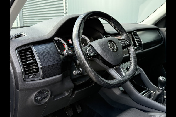 Škoda Kodiaq BWJ 2020 | 1.5TSI 150PK Bus Ed | PANO | SPORTSTOELEN | LEDER/STOF | CLIMA | CARPLAY | CAMERA A | NAVI