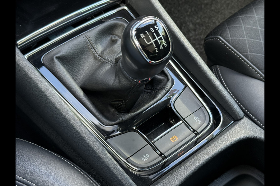 Škoda Kodiaq BWJ 2020 | 1.5TSI 150PK Bus Ed | PANO | SPORTSTOELEN | LEDER/STOF | CLIMA | CARPLAY | CAMERA A | NAVI
