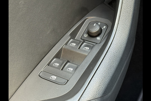 Škoda Kodiaq BWJ 2020 | 1.5TSI 150PK Bus Ed | PANO | SPORTSTOELEN | LEDER/STOF | CLIMA | CARPLAY | CAMERA A | NAVI