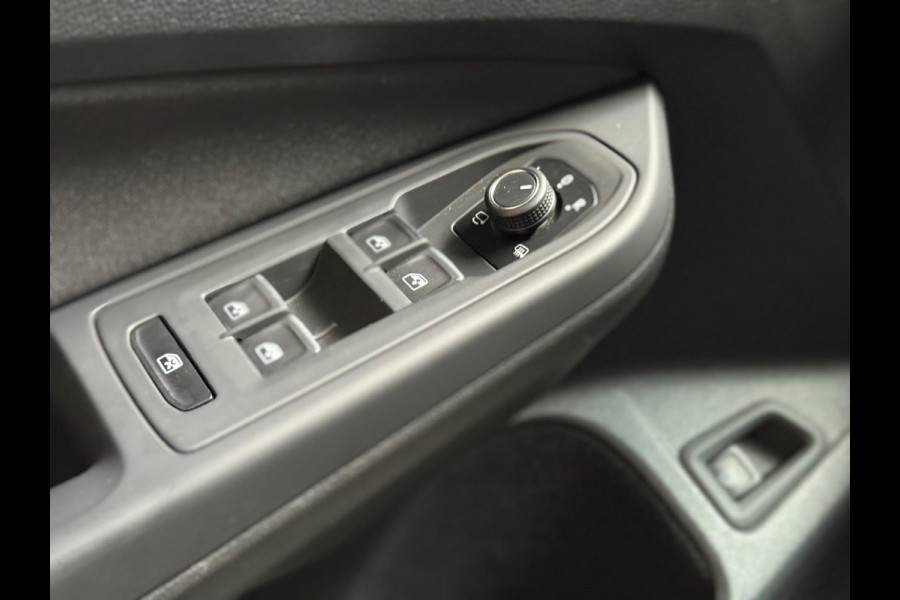 Volkswagen Golf 1.4 eHybrid GTE | Pano | IQ Light | HUD | Trekhaak | Keyless | sfeerverlichting