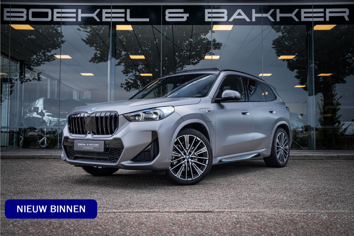 BMW X1 xDrive30e ** Panodak ** Innovation ** Driving Assistant NP 74K ** 1.800kg trekgewicht! BMW X1 xDrive30e ** Panodak ** Innovation ** Driving Assistant NP 74K ** 1.800kg trekgewicht!