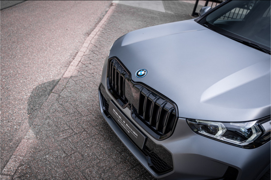 BMW X1 xDrive30e ** Panodak ** Innovation ** Driving Assistant NP 74K ** 1.800kg trekgewicht!