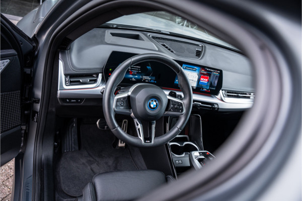 BMW X1 xDrive30e ** Panodak ** Innovation ** Driving Assistant NP 74K ** 1.800kg trekgewicht!