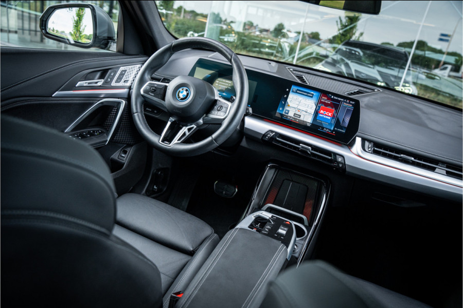 BMW X1 xDrive30e ** Panodak ** Innovation ** Driving Assistant NP 74K ** 1.800kg trekgewicht!