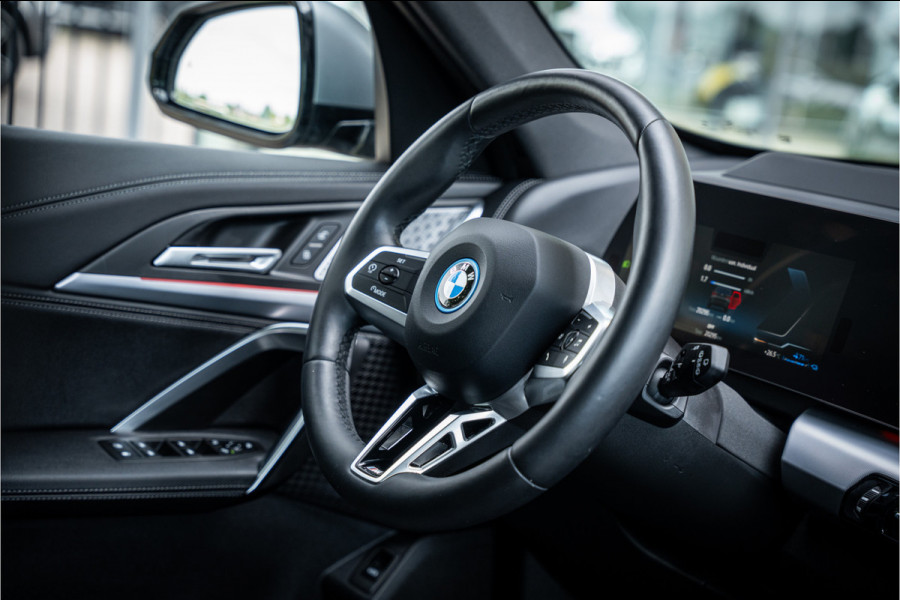 BMW X1 xDrive30e ** Panodak ** Innovation ** Driving Assistant NP 74K ** 1.800kg trekgewicht!