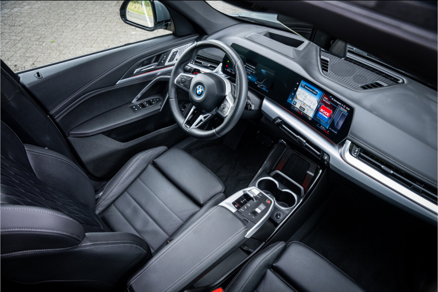 BMW X1 xDrive30e ** Panodak ** Innovation ** Driving Assistant NP 74K ** 1.800kg trekgewicht!