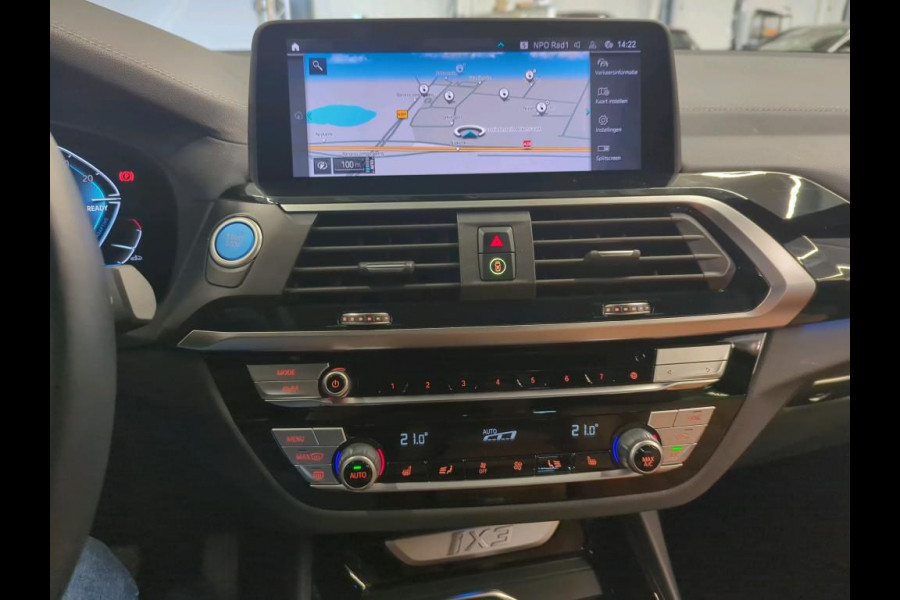 BMW iX3 High Executive 80 kWh | Panoramadak | Keyless | Stoelverwarming | Harman Kardon | Memory Seat | Head-Up Display | 360 Camera | Adaptief Onderstel | Trekhaak | Adaptive LED | Elektrische Stoelen | Apple Carplay | N