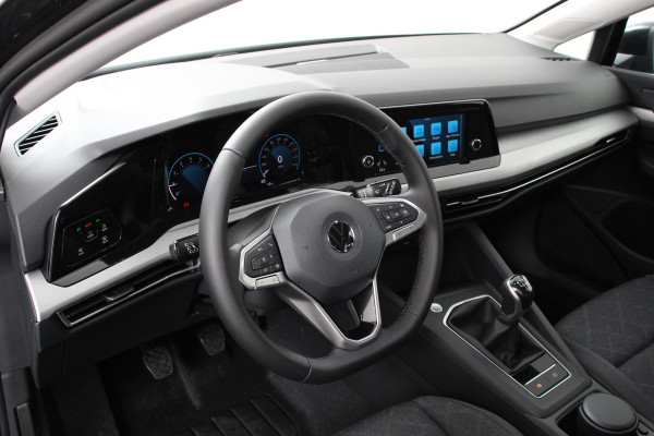 Volkswagen Golf 1.5 TSI 130pk Life Navigatie Climate control Camera Led Parkeer sensoren Virtuel Cockpit Stoel en Stuur verwarming
