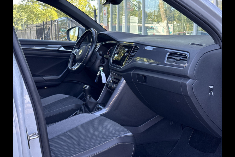 Volkswagen T-Roc 1.5 TSI Sport Business R-line | Adapt. Cruisec. | Panorama | Trekhaak | Stoeverw.