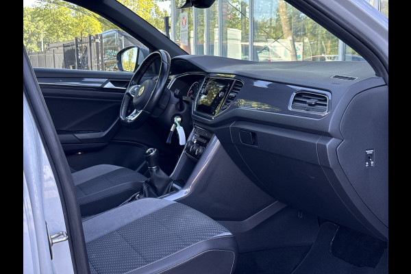 Volkswagen T-Roc 1.5 TSI Sport Business R-line | Adapt. Cruisec. | Panorama | Trekhaak | Stoeverw.