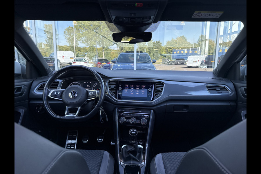 Volkswagen T-Roc 1.5 TSI Sport Business R-line | Adapt. Cruisec. | Panorama | Trekhaak | Stoeverw.