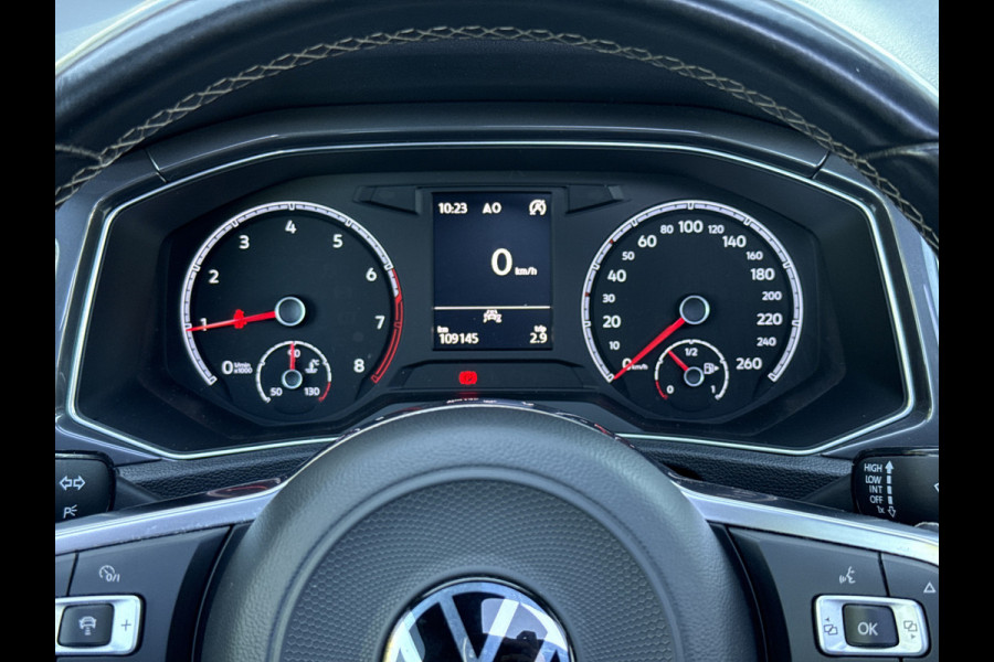 Volkswagen T-Roc 1.5 TSI Sport Business R-line | Adapt. Cruisec. | Panorama | Trekhaak | Stoeverw.
