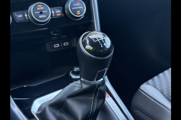 Volkswagen T-Roc 1.5 TSI Sport Business R-line | Adapt. Cruisec. | Panorama | Trekhaak | Stoeverw.