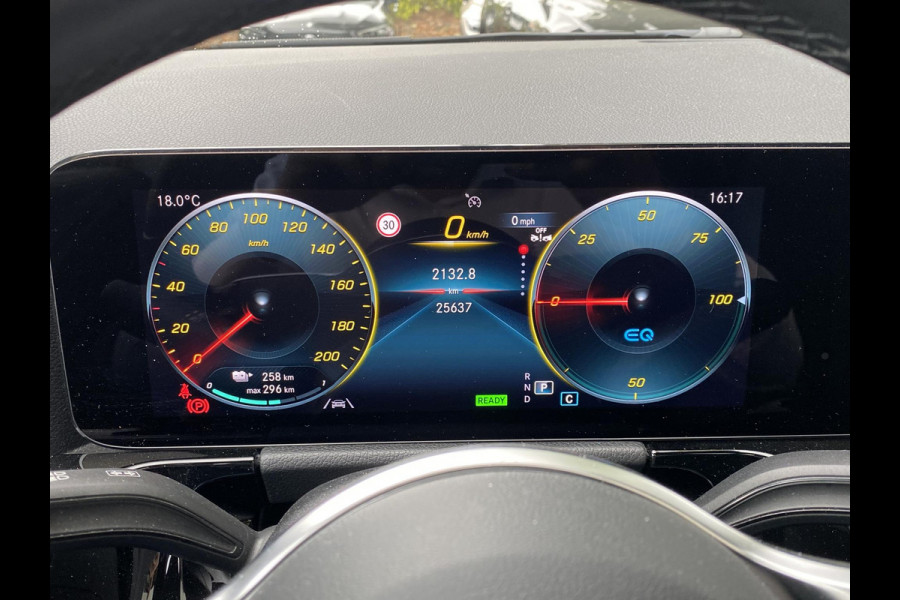 Mercedes-Benz EQA 250 Luxury Line 67 kWh VAN: 38.900,- VOOR 35.877,- UW HERFSTVOORDEEL: 3.023,- DEALER ONDERHOUDEN | AMBILIGHT | CAMERA | PANORAMADAK | RIJKLAARPRIJS INCL. 12MND BOVAG