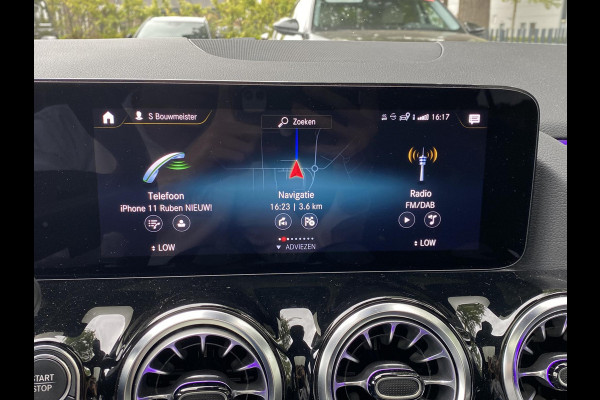 Mercedes-Benz EQA 250 Luxury Line 67 kWh VAN: 38.900,- VOOR 35.877,- UW HERFSTVOORDEEL: 3.023,- DEALER ONDERHOUDEN | AMBILIGHT | CAMERA | PANORAMADAK | RIJKLAARPRIJS INCL. 12MND BOVAG