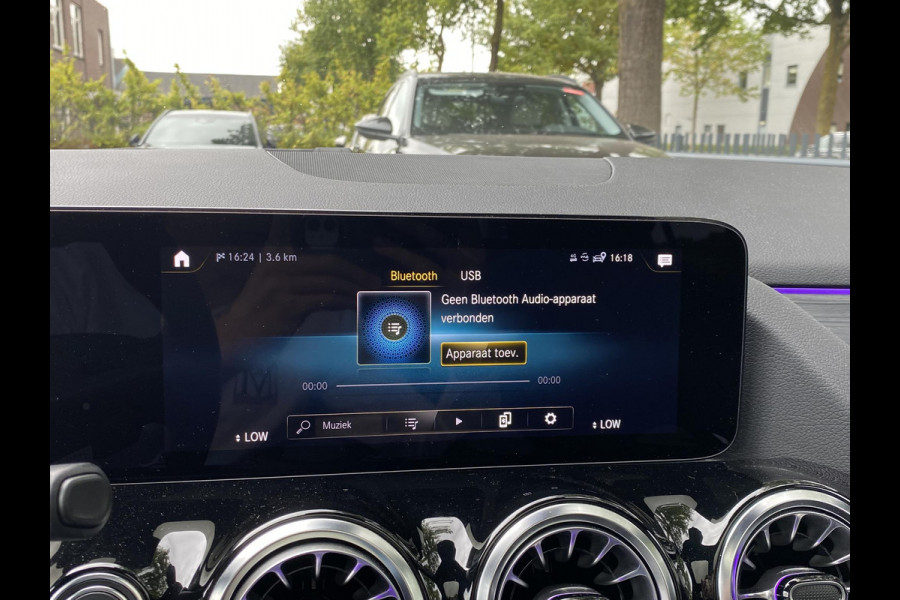 Mercedes-Benz EQA 250 Luxury Line 67 kWh VAN: 38.900,- VOOR 35.877,- UW HERFSTVOORDEEL: 3.023,- DEALER ONDERHOUDEN | AMBILIGHT | CAMERA | PANORAMADAK | RIJKLAARPRIJS INCL. 12MND BOVAG