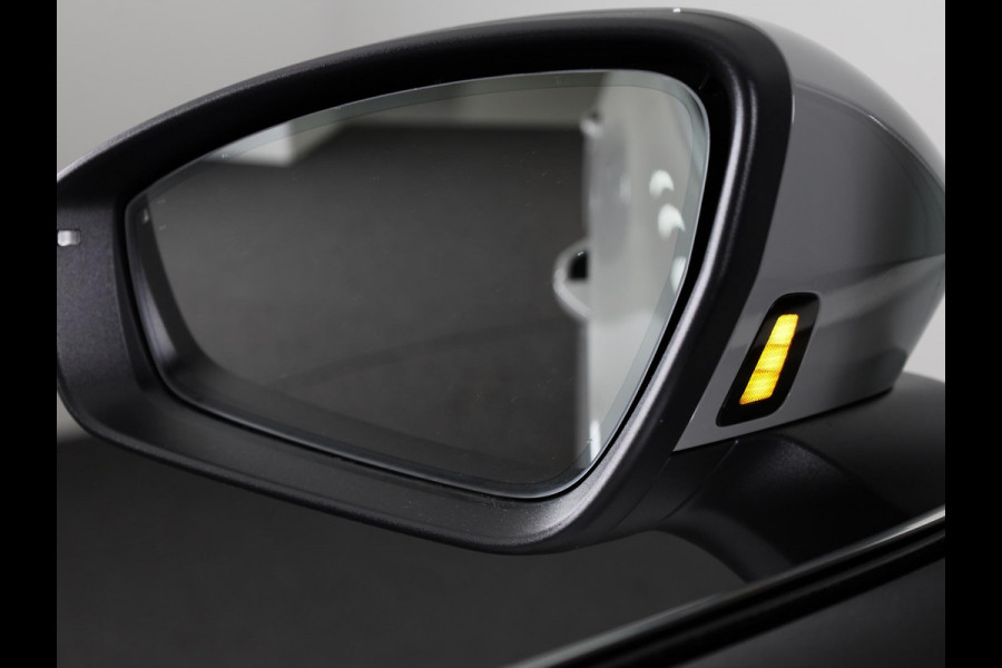 Škoda Elroq 85 Business Edition Tour 286 pk | Business Upgrade Pakket - CLEVER | 20 inch lichtmetalen velgen | Trekhaak wegklapbaar | Adaptive Cruise Control | Dode hoeksensor | Bagage scheidingsnet Škoda Elroq 85 Business Edition Tour 286 pk | Business Upgrade Pakket - CLEVER | 20 inch lichtmetalen velgen | Trekhaak wegklapbaar | Adaptive Cruise Control | Dode hoeksensor | Bagage scheidingsnet