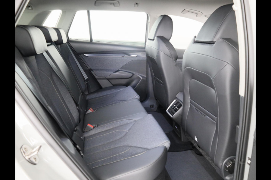 Škoda Elroq 85 Business Edition Tour 286 pk | Business Upgrade Pakket - CLEVER | 20 inch lichtmetalen velgen | Adaptive Cruise Control | Dode hoeksensor | Bagage scheidingsnet
