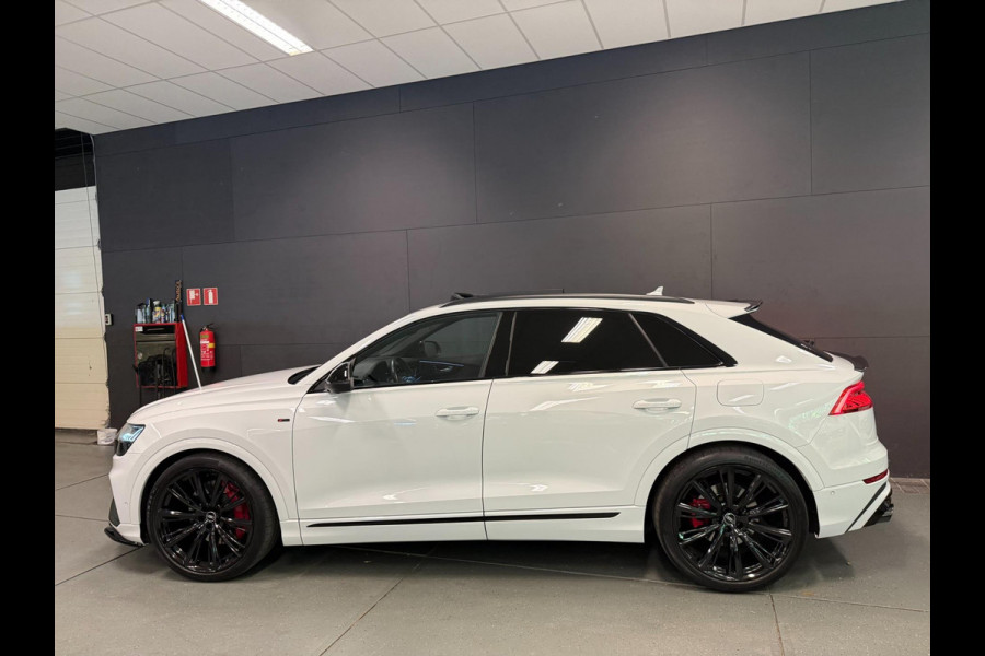 Audi Q8 55 TFSI e SQ8 PACK 23'' BLACK-LINE RS-LEDER/PANO/N-ZICHT/H-UP/B&O/AIRCO-STOEL/SFEERVERLICHTING///