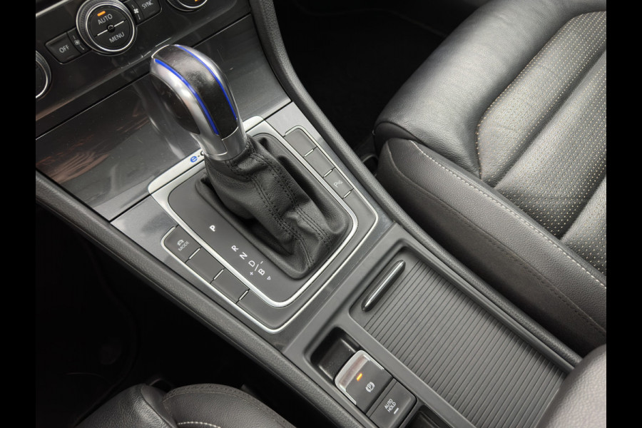 Volkswagen e-Golf E-DITION (INCL-BTW) Aut.*HEAT-PUMP | LUXURY-LEATHER | FULL-LED | DIGI-COCKPIT | NAVI-FULLMAP | HEATED-SPORTSEATS | CAMERA | DAB+ | AMBIENT-LIGHT | PRIVACY-GLASS | CCS-FASTLOADER | 16''ALU*