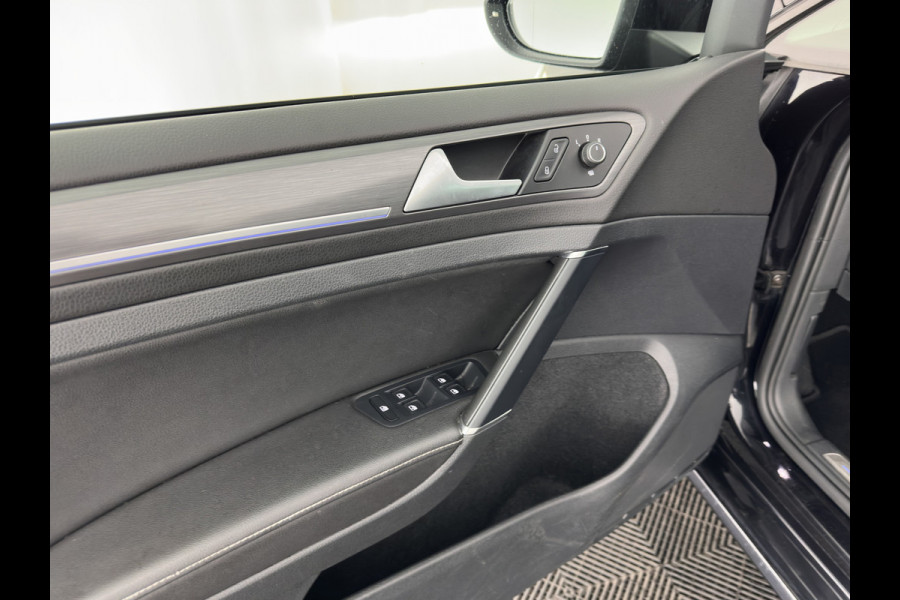 Volkswagen e-Golf E-DITION (INCL-BTW) Aut.*HEAT-PUMP | LUXURY-LEATHER | FULL-LED | DIGI-COCKPIT | NAVI-FULLMAP | HEATED-SPORTSEATS | CAMERA | DAB+ | AMBIENT-LIGHT | PRIVACY-GLASS | CCS-FASTLOADER | 16''ALU*
