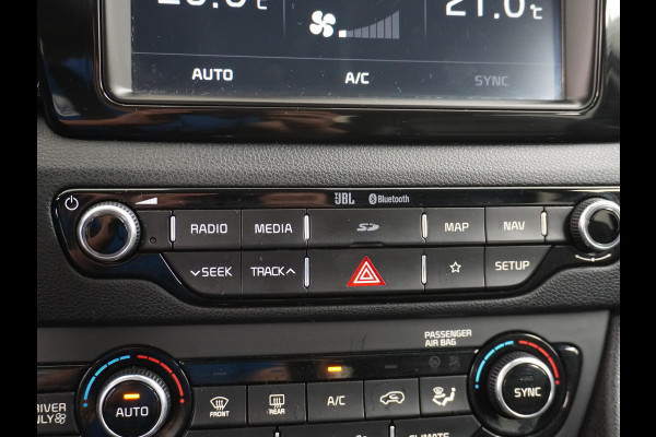 Kia Niro AUT-6 PHEV Plug In Hybride! Leer+Elektr.+Verwarmd+Gekoeld/Geventileerd! Schuifdak Navi Apple Android Carplay AutoPilot Stuurbekr Chroompack Priv.Glass Stuurverwarmd Licht+Regensensor €37.000 nieuw!