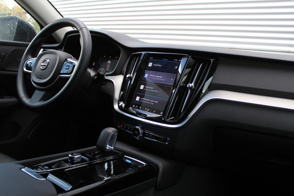 Volvo V60 2.0 T6 Plug-in hybrid AWD Plus Dark | Harman Kardon | 360 Camera | BLIS | 19" | Winterpack Volvo V60 2.0 T6 Plug-in hybrid AWD Plus Dark | Harman Kardon | 360 Camera | BLIS | 19" | Winterpack