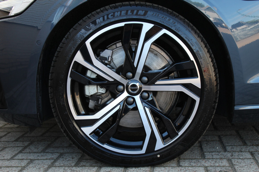 Volvo V60 2.0 T6 Plug-in hybrid AWD Plus Dark | Harman Kardon | 360 Camera | BLIS | 19" | Winterpack Volvo V60 2.0 T6 Plug-in hybrid AWD Plus Dark | Harman Kardon | 360 Camera | BLIS | 19" | Winterpack