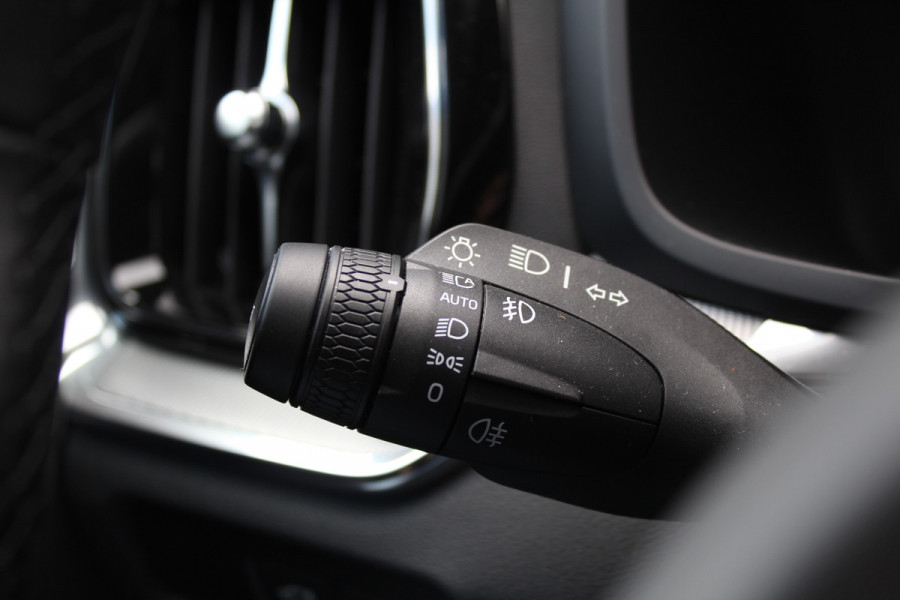 Volvo V60 2.0 T6 Plug-in hybrid AWD Plus Dark | Harman Kardon | 360 Camera | BLIS | 19" | Winterpack Volvo V60 2.0 T6 Plug-in hybrid AWD Plus Dark | Harman Kardon | 360 Camera | BLIS | 19" | Winterpack