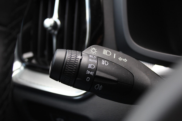 Volvo V60 2.0 T6 Plug-in hybrid AWD Plus Dark | Harman Kardon | 360 Camera | BLIS | 19" | Winterpack Volvo V60 2.0 T6 Plug-in hybrid AWD Plus Dark | Harman Kardon | 360 Camera | BLIS | 19" | Winterpack