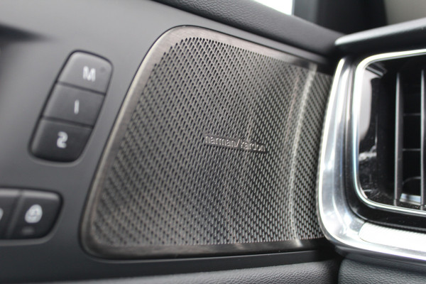 Volvo V60 2.0 T6 Plug-in hybrid AWD Plus Dark | Harman Kardon | 360 Camera | BLIS | 19" | Winterpack Volvo V60 2.0 T6 Plug-in hybrid AWD Plus Dark | Harman Kardon | 360 Camera | BLIS | 19" | Winterpack