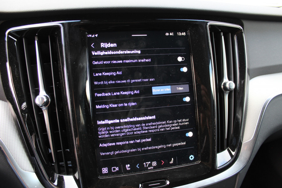 Volvo V60 2.0 T6 Plug-in hybrid AWD Plus Dark | Harman Kardon | 360 Camera | BLIS | 19" | Winterpack Volvo V60 2.0 T6 Plug-in hybrid AWD Plus Dark | Harman Kardon | 360 Camera | BLIS | 19" | Winterpack