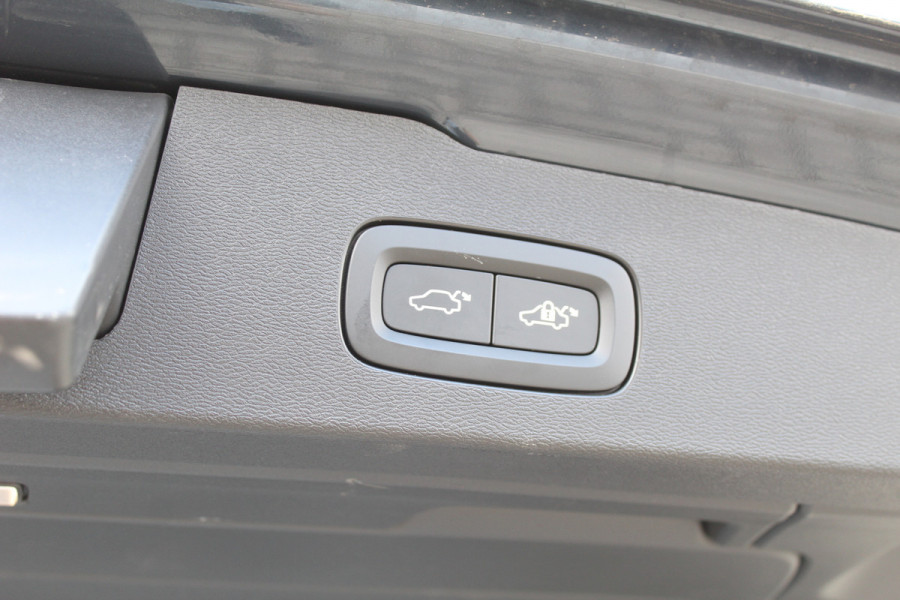 Volvo V60 2.0 T6 Plug-in hybrid AWD Plus Dark | Harman Kardon | 360 Camera | BLIS | 19" | Winterpack Volvo V60 2.0 T6 Plug-in hybrid AWD Plus Dark | Harman Kardon | 360 Camera | BLIS | 19" | Winterpack