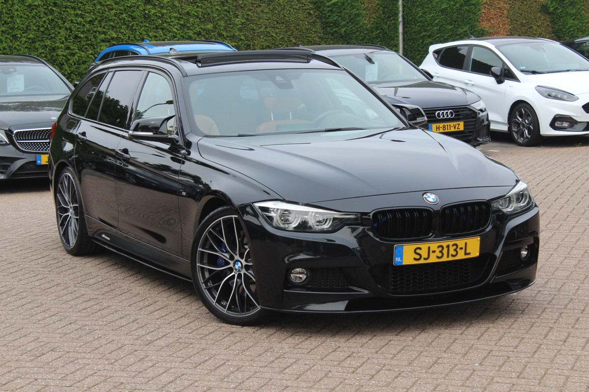 BMW 3 Serie Touring 330i M Sport Edition / M Performance / Trekhaak / Panoramadak / 360Camera / Leder / 19'' / Head-up / Navigatie / Harman Kardon / Stoelverwarming / DAB / Cruise Control BMW 3 Serie Touring 330i M Sport Edition / M Performance / Trekhaak / Panoramadak / 360Camera / Leder / 19'' / Head-up / Navigatie / Harman Kardon / Stoelverwarming / DAB / Cruise Control