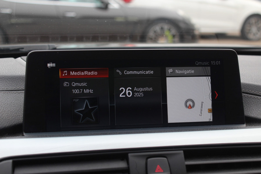 BMW 3 Serie Touring 330i M Sport Edition / M Performance / Trekhaak / Panoramadak / 360Camera / Leder / 19'' / Head-up / Navigatie / Harman Kardon / Stoelverwarming / DAB / Cruise Control