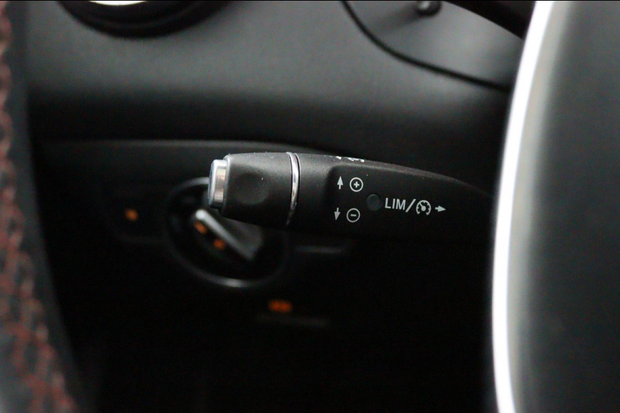 Mercedes-Benz CLA-Klasse 180 Business Solution AMG*AUTOM*PANO*CAM*TEL*NAVI*