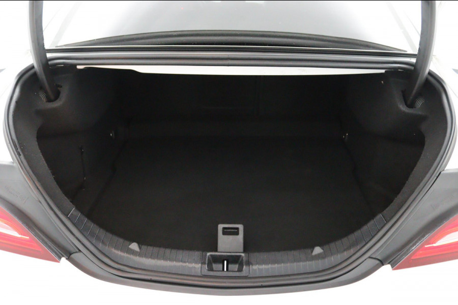 Mercedes-Benz CLA-Klasse 180 Business Solution AMG*AUTOM*PANO*CAM*TEL*NAVI*