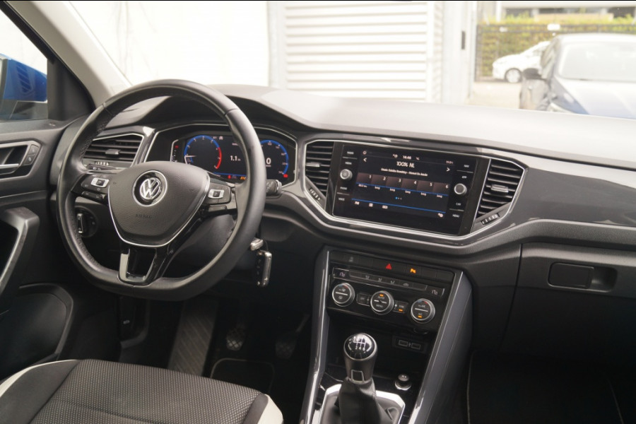 Volkswagen T-Roc 1.5 TSI 150pk Sport -PANO-DIGI-LED-ECC-PDC-