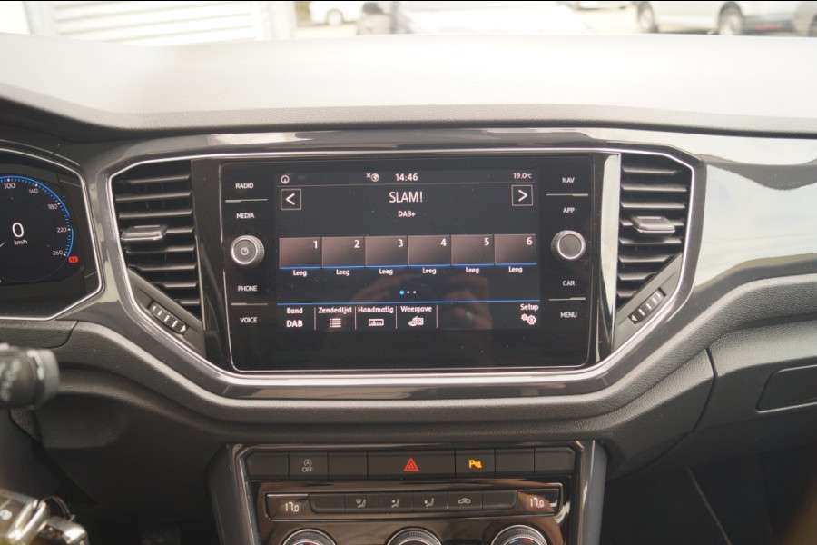 Volkswagen T-Roc 1.5 TSI 150pk Sport -PANO-DIGI-LED-ECC-PDC-