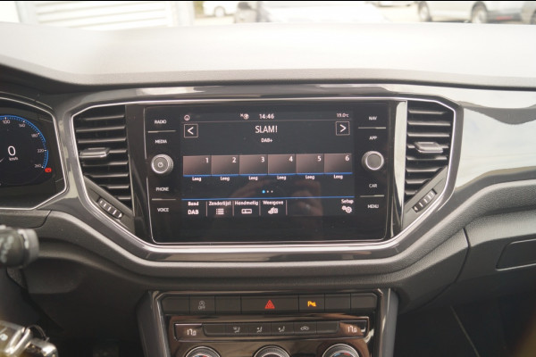 Volkswagen T-Roc 1.5 TSI 150pk Sport -PANO-DIGI-LED-ECC-PDC-