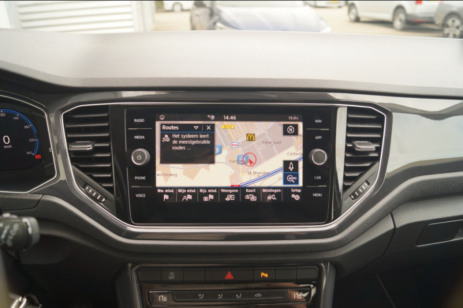 Volkswagen T-Roc 1.5 TSI 150pk Sport -PANO-DIGI-LED-ECC-PDC-