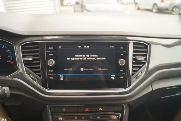 Volkswagen T-Roc 1.5 TSI 150pk Sport -PANO-DIGI-LED-ECC-PDC-